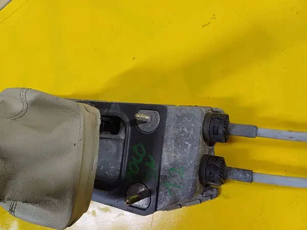 Volkswagen Polo IV 9N3 Gear Shift Mechanism Upper OEM 6Q0711061 image 4