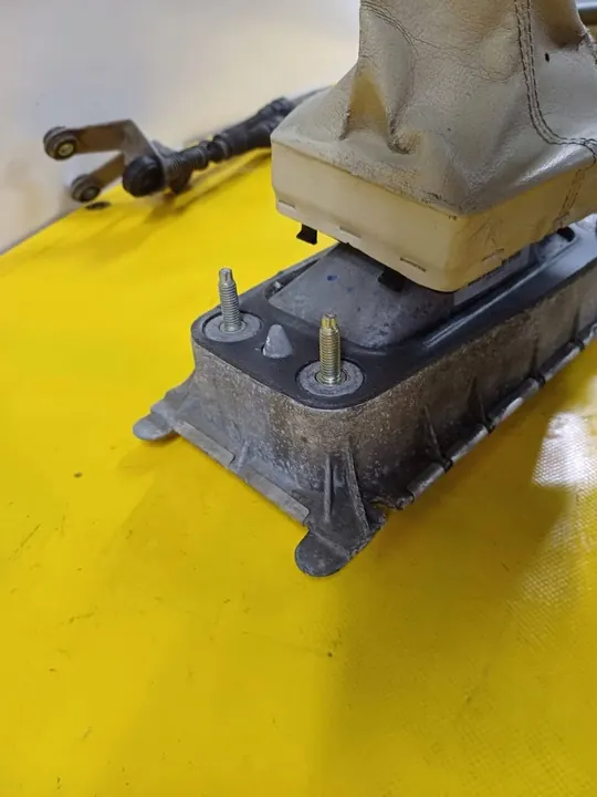 Volkswagen Polo IV 9N3 Gear Shift Mechanism Upper OEM 6Q0711061 image 5