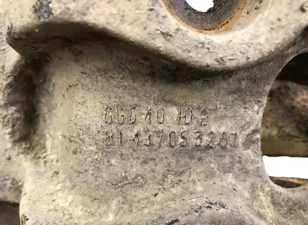 MAN OEM 81437055240 Soporte amortiguador superior derecho image 2