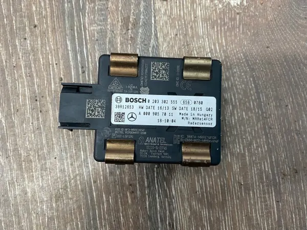 Mercedes Distronic Radarsensor OEM 0009057011 image 2