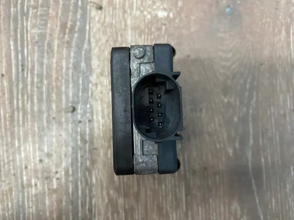 Mercedes Distronic Radarsensor OEM 0009057011 image 3