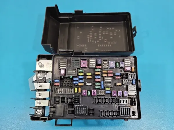 Säkringsdosa MG MG3 24- OEM 11738141 6147005 78520800 image 3