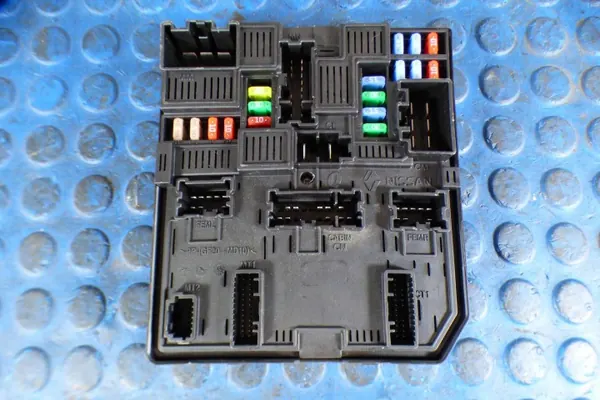 Sicherungskasten Renault Megane IV OEM 284B66727R Gebraucht image 2