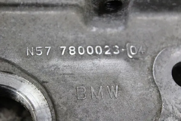 Couvercle de distribution BMW N57D30A OEM 7800023 - Occasion image 3