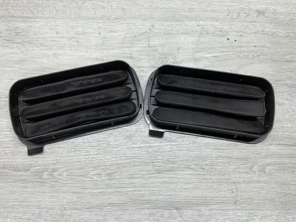 Mercedes E W124 Tavaratilan tuuletusritilä OEM 1248370242 image 3