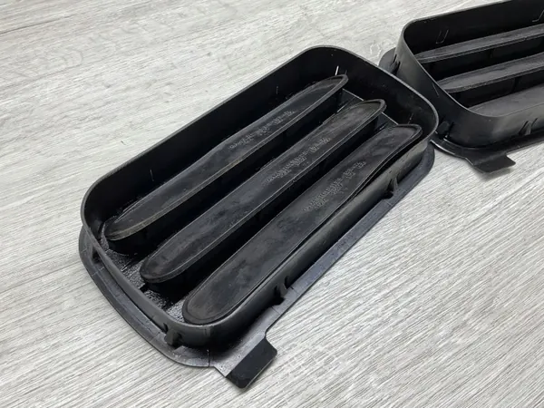 Mercedes E W124 Tavaratilan tuuletusritilä OEM 1248370242 image 4