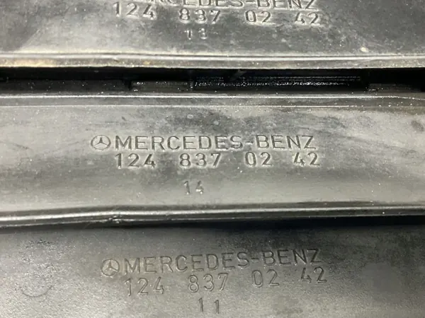 Mercedes E W124 Tavaratilan tuuletusritilä OEM 1248370242 image 7
