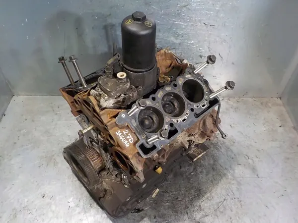 Moottorilohko & Kampiakseli OEM 2.7 TDV6 Jaguar image 2