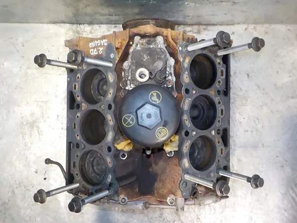 Moottorilohko & Kampiakseli OEM 2.7 TDV6 Jaguar image 4