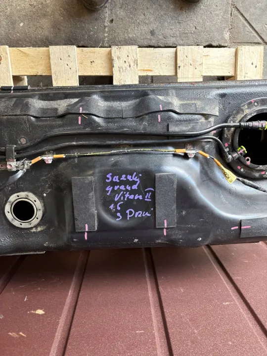 Depósito de combustible OEM ZBIORNIK PALIWA BAK Suzuki Grand Vitara II image 3