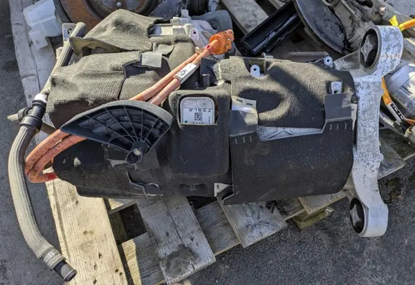 Motor Elétrico Dianteiro Tesla OEM 1035000-00-J Usado image 2