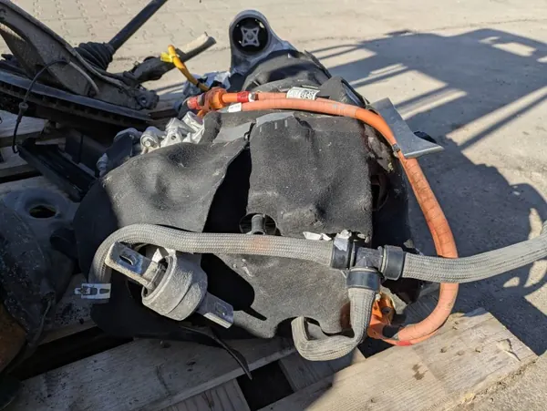 Motor Elétrico Dianteiro Tesla OEM 1035000-00-J Usado image 4