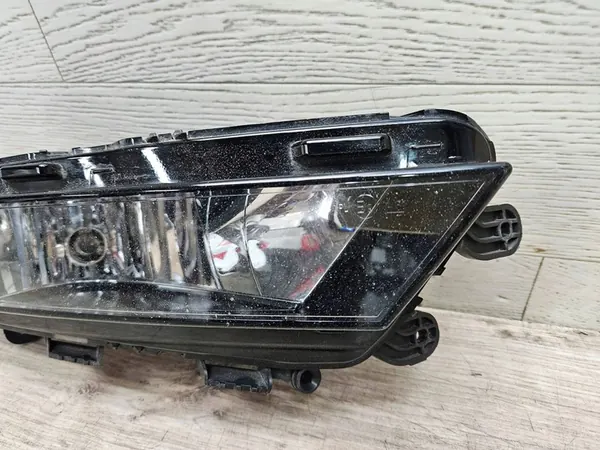 Farol Halógeno Direito Skoda Octavia III 5E0941700F image 3