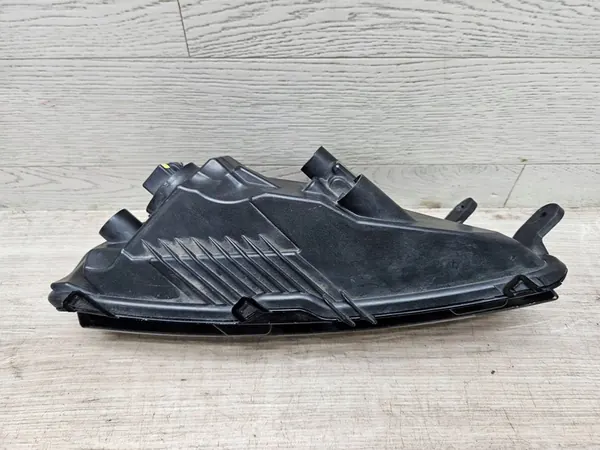 Farol Halógeno Direito Skoda Octavia III 5E0941700F image 4