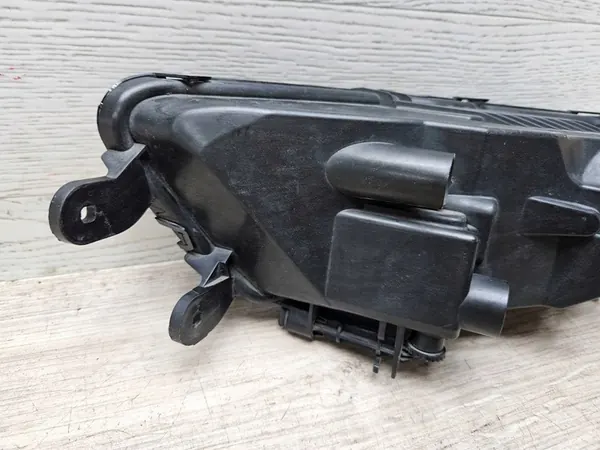 Farol Halógeno Direito Skoda Octavia III 5E0941700F image 6