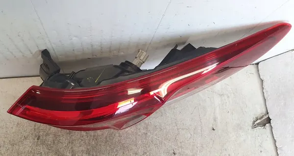 NISSAN QASHQAI II J11 2017-2021 HÖGER BAK LED LAMPA 26550HV00A image 6