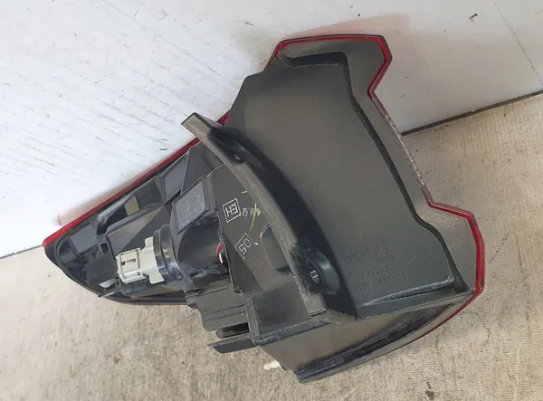 NISSAN QASHQAI II J11 2017-2021 HÖGER BAK LED LAMPA 26550HV00A image 9