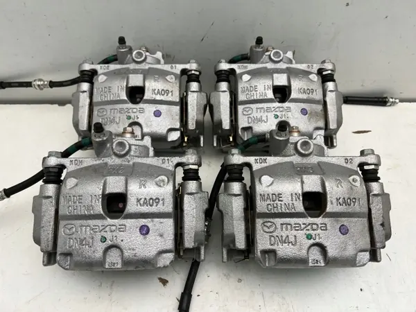 Étrier de frein avant droit Mazda MX30 OEM 20- image 2