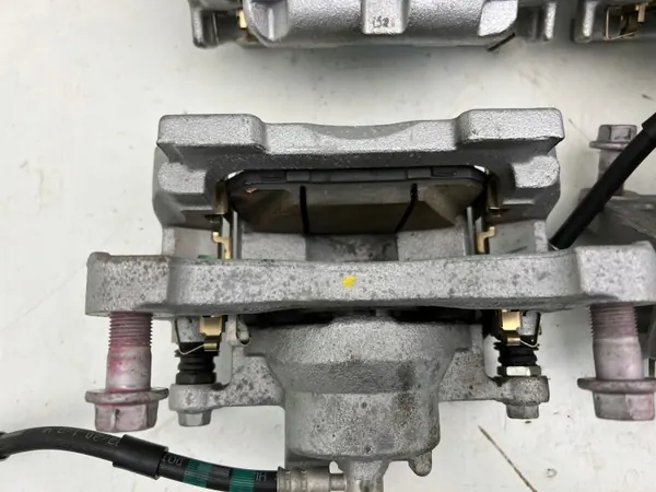 Étrier de frein avant droit Mazda MX30 OEM 20- image 3