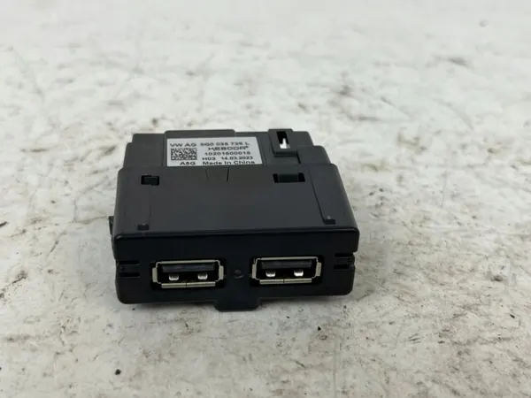 USB-portti Audi A5 2023 OEM 5Q0035726L image 2