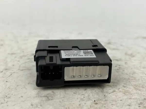 USB-portti Audi A5 2023 OEM 5Q0035726L image 3