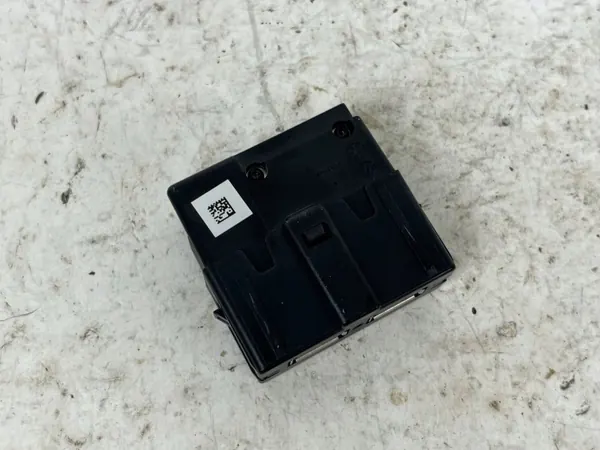 USB-portti Audi A5 2023 OEM 5Q0035726L image 4