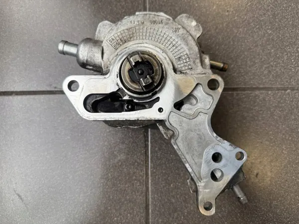 Bomba de vacío OEM 038145209K - Estado usado image 2