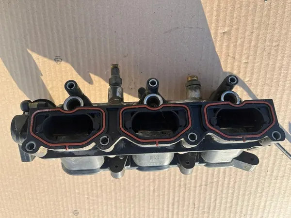 Rampe d'injection Audi A6 C6 3.2L V6 image 6