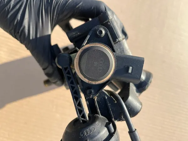 Rampe d'injection Audi A6 C6 3.2L V6 image 7