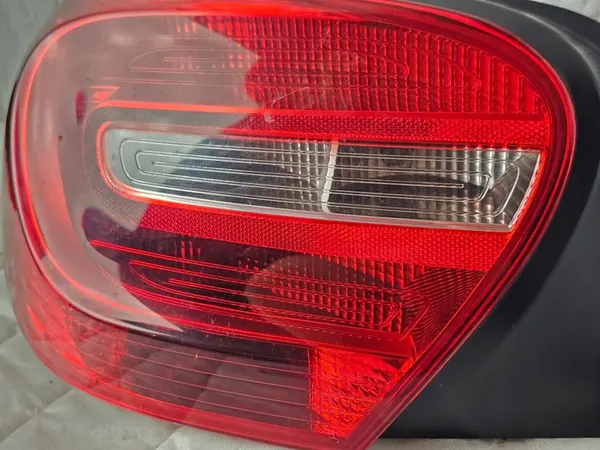 MERCEDES Clase A W176 Luz Trasera Izquierda OE image 2