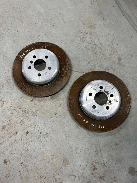 BMW Taka-akselin jarrupalaset OEM 6882245 - Käytetty image 2
