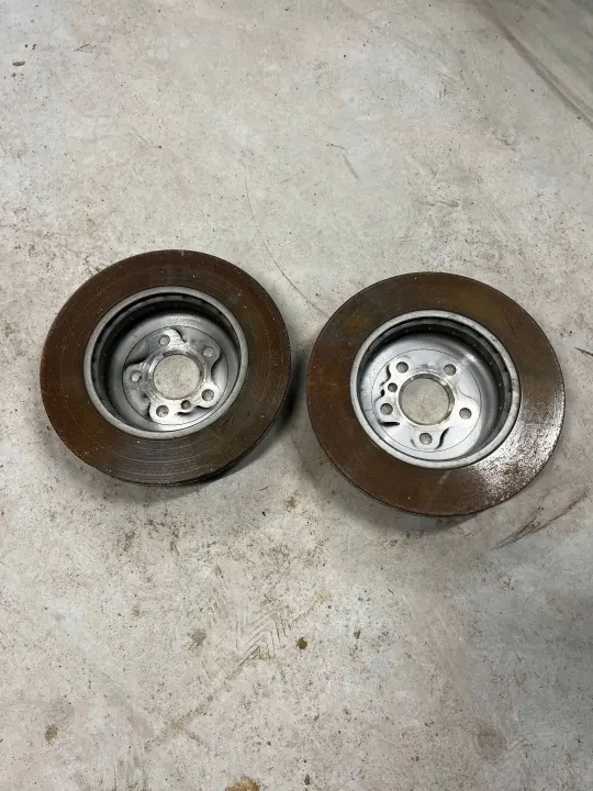 BMW Taka-akselin jarrupalaset OEM 6882245 - Käytetty image 4