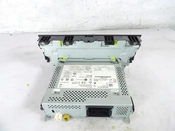 Radio Skoda Fabia III OEM 6V0035871B - Usado image 4