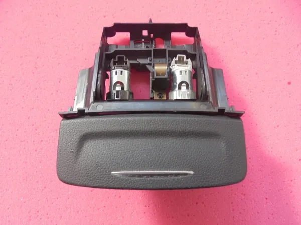 Mercedes W222 Tändaruttag OEM A2228200209 image 4