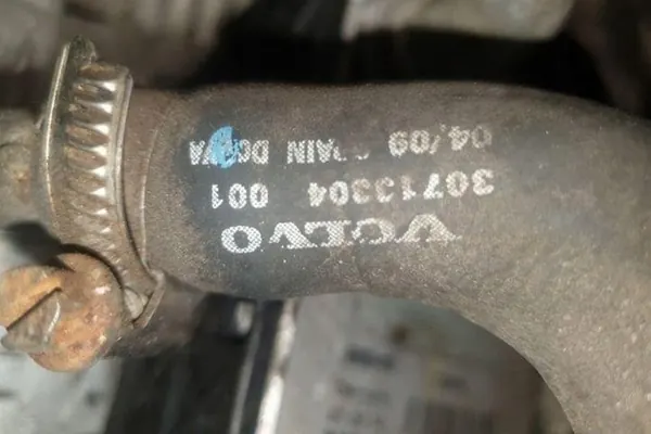 Oljefilterfäste VOLVO V70 II 8677973 image 5