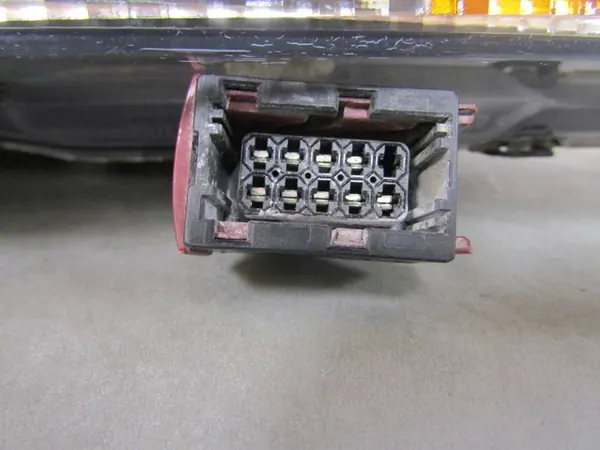 Volvo XC90 Etuvalo Oikea Xenon 06-14 OEM 31111846 image 10