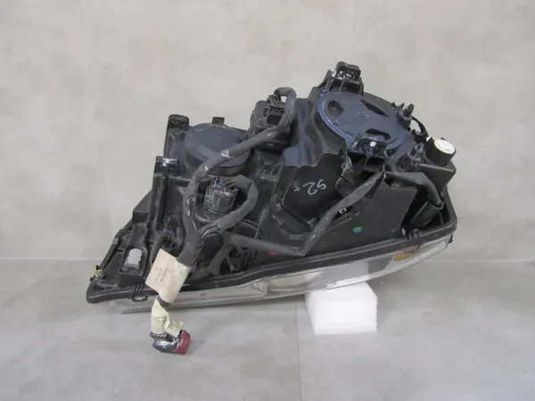 Volvo XC90 Etuvalo Oikea Xenon 06-14 OEM 31111846 image 3