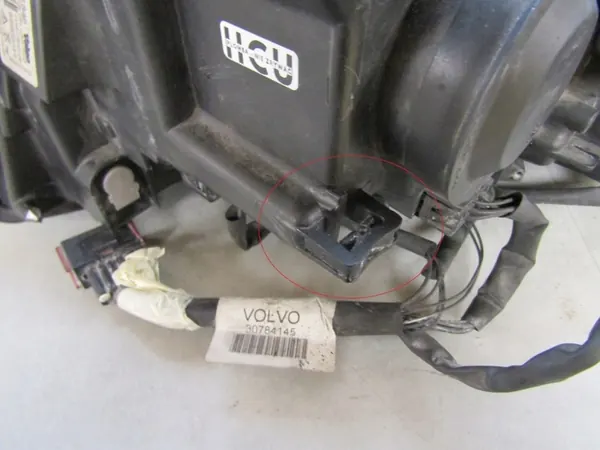 Volvo XC90 Etuvalo Oikea Xenon 06-14 OEM 31111846 image 8