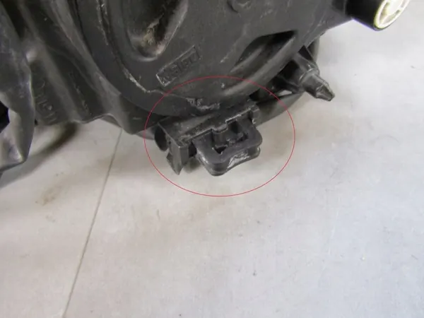 Volvo XC90 Etuvalo Oikea Xenon 06-14 OEM 31111846 image 9