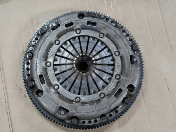 VW Koppelingsset OEM 03C141025G 03C141031D 03C105273K image 2