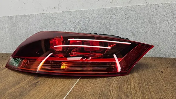Audi TT Mk2 08- Luz trasera derecha image 4
