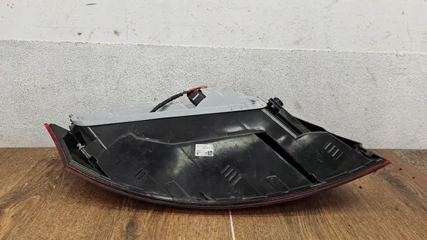 Audi TT Mk2 08- Luz trasera derecha image 6