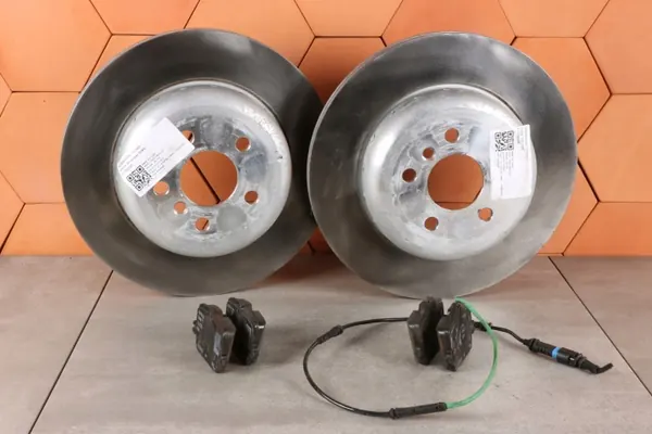 BMW OEM 6883979 Achteras Remschijven & Blokken Set image 3