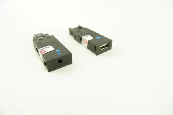 Tomada USB AUX OEM 13348688 para Opel Astra J image 2