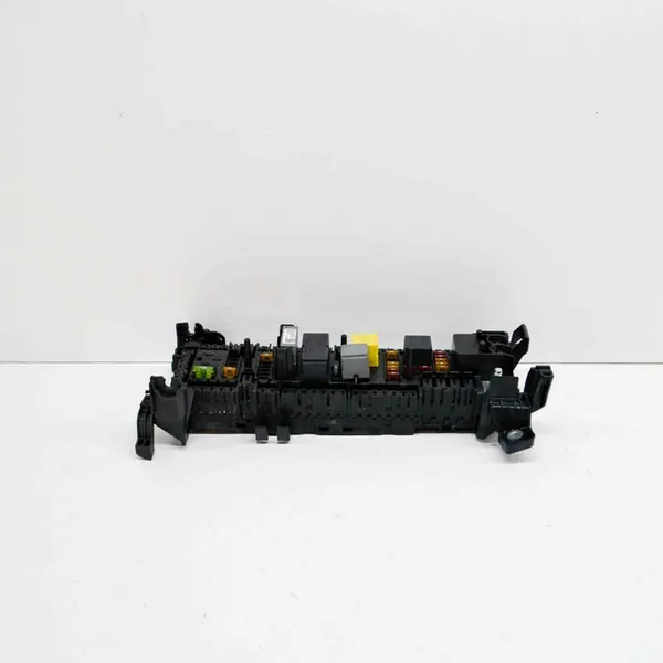 Mercedes-Benz GL X166 2015 Caja de fusibles image 3