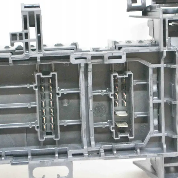 Mercedes-Benz GL X166 2015 Caja de fusibles image 6