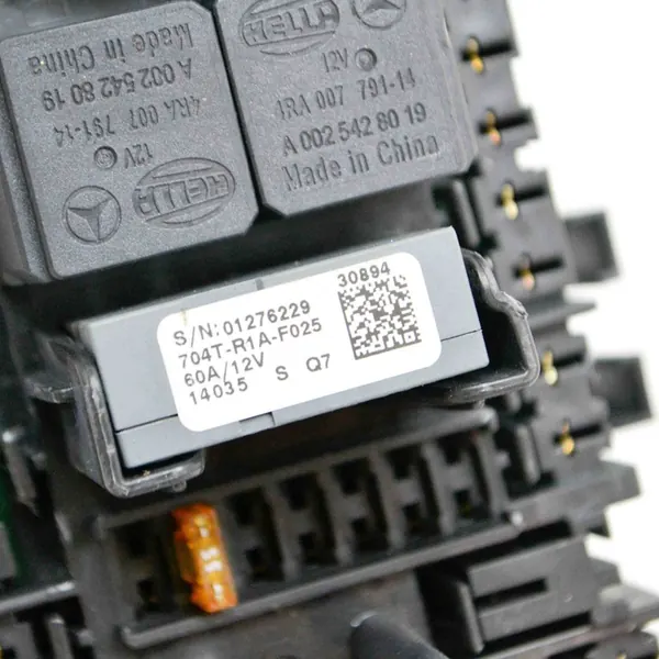 Mercedes-Benz GL X166 2015 Caja de fusibles image 8