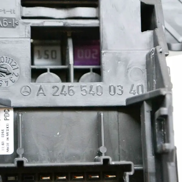 Mercedes-Benz GL X166 2015 Caja de fusibles image 9