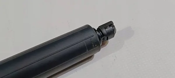 Maserati Levante kofferbakactuator rechts OEM 6701065100 image 4