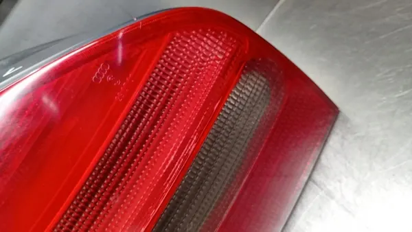 Luz trasera izquierda Audi A3 8L 8L0945257 image 3